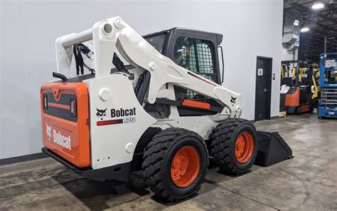 bobcat s750 tire size